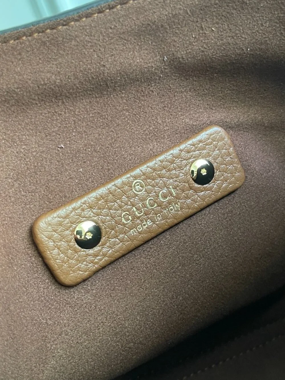 Gucci. dimensions 27